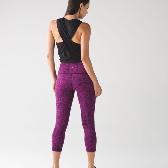 LULUMON WUNDER UNDER CROP LIFE LINES POLAR PINK/BLK SZ 6 YOGA LUXETREME FABRIC - Picture 1 of 5